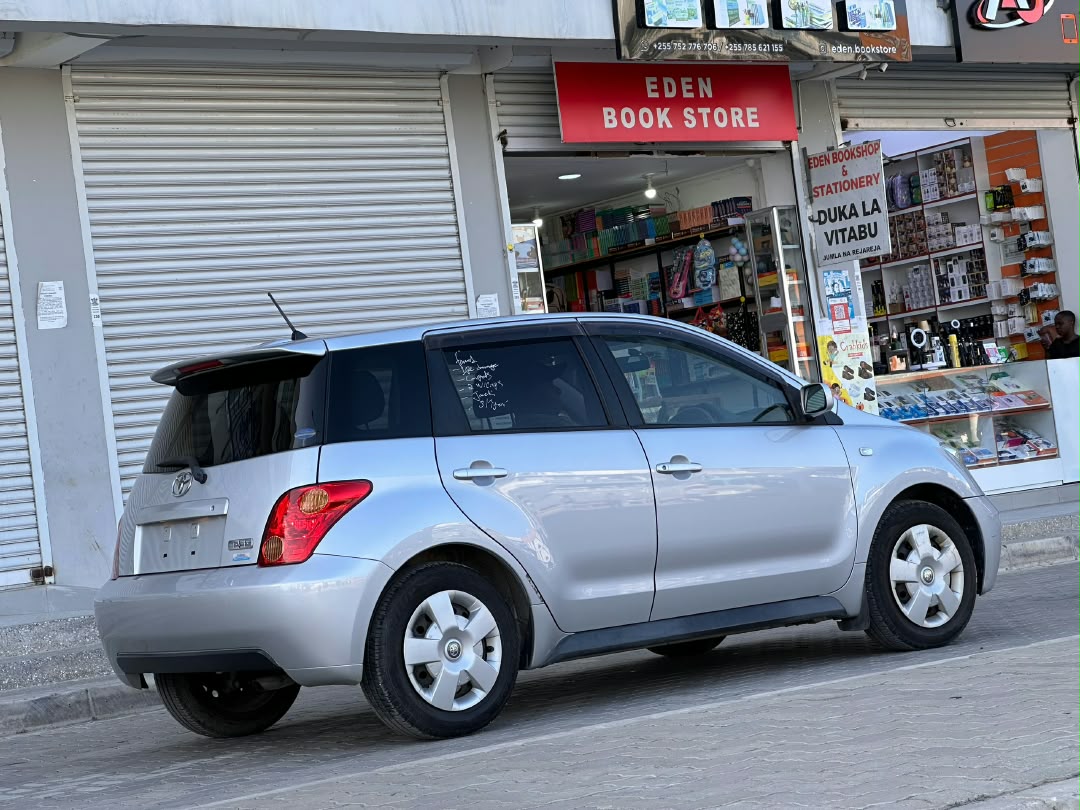 TOYOTA IST thumbnail 8